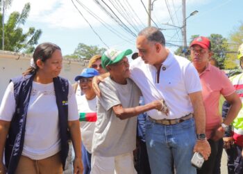 Alcaldía de Santa Marta recupera la playa Los Cocos tras retirar más de 2.300 metros cúbicos de residuos