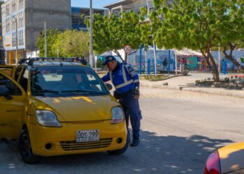 Alcaldía de Santa Marta advierte sanciones y refuerza controles a taxímetros que no estén calibrados