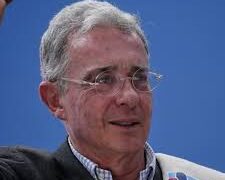 Álvaro Uribe expresó preocupación por inseguridad y problemas de saneamiento en Santa Marta