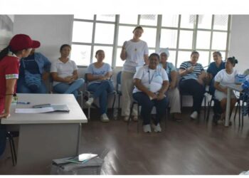 80 mujeres de Puebloviejo se capacitan en confección para impulsar su independencia económica