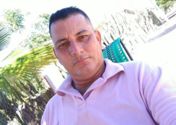 Sicarios en moto asesinan a electricista cerca de colegio en la vía Guamal–Astrea