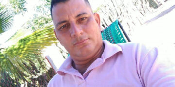 Sicarios en moto asesinan a electricista cerca de colegio en la vía Guamal–Astrea