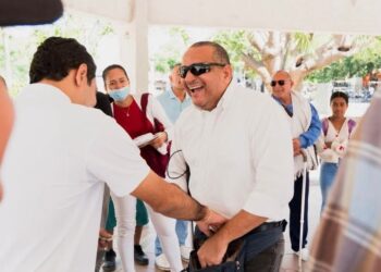 Alcaldía de Santa Marta entrega bastones blancos a personas en condición de discapacidad visual