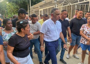 Alcalde Carlos Pinedo atiende la emergencia en Villas de Alejandría y ejecuta obras para corregir problemas originados por una mala planificación de hace 25 años