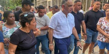 Alcalde Carlos Pinedo atiende la emergencia en Villas de Alejandría y ejecuta obras para corregir problemas originados por una mala planificación de hace 25 años