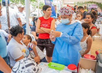 Gobierno Pinedo llevó su oferta institucional al ‘Luis Carlos Galán’ con jornada integral de servicios