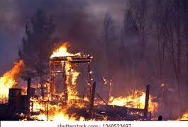 Voraz incendio reduce a cenizas dos viviendas y siembra el pánico en barrio de Ciénaga