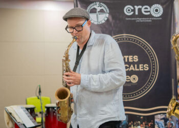Aires de saxofón inspiran a estudiantes de     Tecnología en Artes Musicales en master class