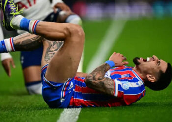 Alarma en la Selección Colombia: Daniel Muñoz salió lesionado tras fuerte choque en la Premier League