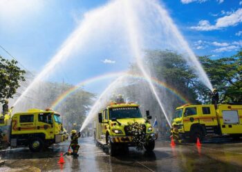 Entre honores y lágrimas, Santa Marta despidió a su capitán de bomberos