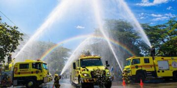 Entre honores y lágrimas, Santa Marta despidió a su capitán de bomberos