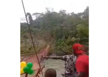 Puente recién inaugurado colapsa en Chocó: hay heridos y abren investigación contra contratista