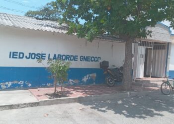 ¡Estudiantes a oscuras! Crisis eléctrica paraliza clases y padres exigen respuestas urgentes