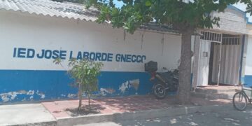 ¡Estudiantes a oscuras! Crisis eléctrica paraliza clases y padres exigen respuestas urgentes