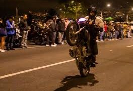 “Se les acabó la carrera”: jóvenes denuncian que grupo armado les quitó motos en plena Troncal del Caribe