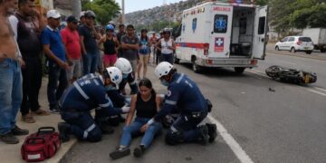 Motociclista resulta gravemente herida tras accidente en la Troncal del Caribe