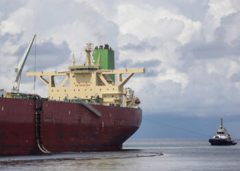 El petróleo cae con fuerza pese a la tensión en Oriente Próximo