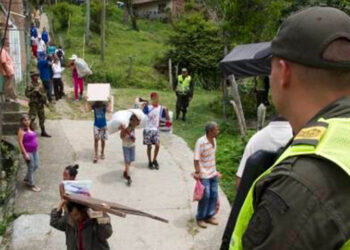 Defensoría alertó grave crisis humanitaria por desplazamientos y confinamientos en Colombia