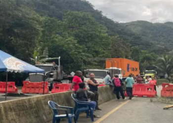 Habilitan vía en Buenaventura tras cinco días de bloqueo