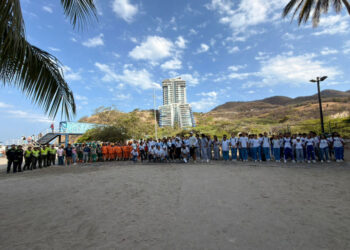 Más de 100 personas participaron en jornada de limpieza de playas en El Rodadero