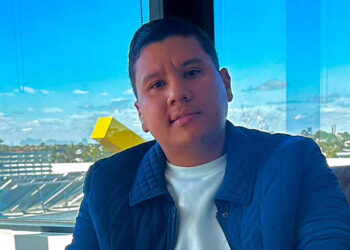 Dejan corona fúnebre en casa de los padres del periodista Diego Alonso Ramírez en Santa Marta