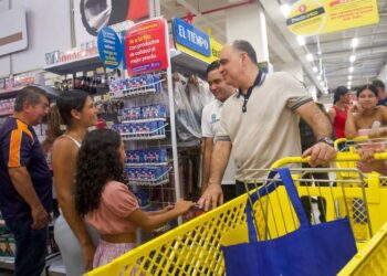 Gobierno de Carlos Pinedo Cuello brinda atención humanitaria a familias indígenas en la vereda Perico Aguao