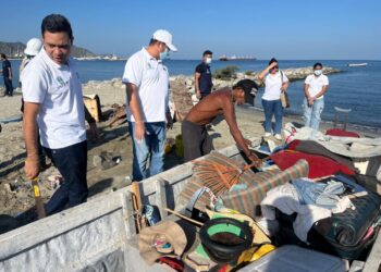 Distrito intervino lancha utilizada como refugio por habitantes de calle en la Bahía de Santa Marta