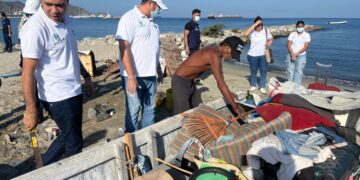 Distrito intervino lancha utilizada como refugio por habitantes de calle en la Bahía de Santa Marta