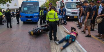 Madre e hija resultaron gravemente heridas tras ser arrolladas por bus  en el centro de Santa Marta