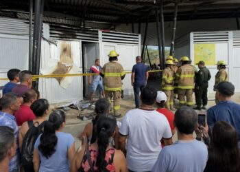 Incendio consumió local comercial en la plazoleta de fritos y jugos de la Bahía de Santa Marta