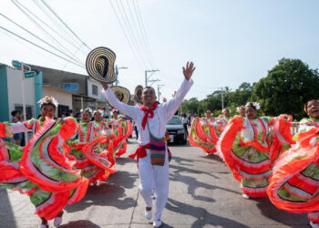 La identidad Caribe se tomó las calles de Santa Marta con desfile y concurso de comparsas de UNIMAGDALENA