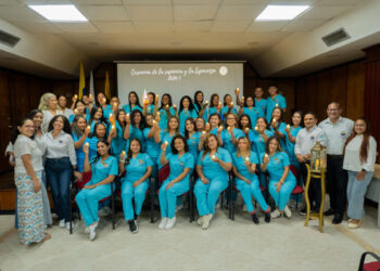 Luz que forma y transforma: UNIMAGDALENA exalta la vocación docente en ceremonia de la luz
