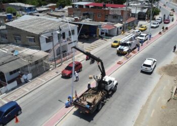 Gobierno de Carlos Pinedo iluminó y adecuó el corredor vial de la calle 30