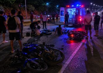 Impactante choque entre dos motocicletas deja seis heridos en la Troncal del Caribe