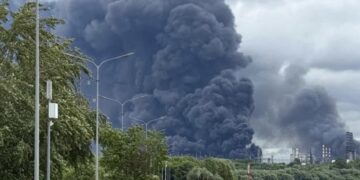 Ucrania lanza un ataque masivo con drones contra Moscú y alcanza una refinería estratégica de combustible