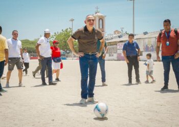 Alcalde Pinedo transforma el deporte con 5 escenarios recreo-deportivos