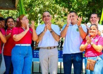 Alcalde Pinedo lleva pavimento y saneamiento básico a San Pablo
