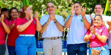 Alcalde Pinedo lleva pavimento y saneamiento básico a San Pablo
