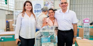 Alcalde Carlos Pinedo entrega insumos productivos a 265 víctimas del conflicto