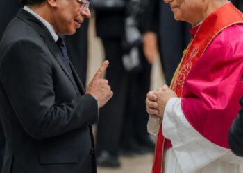 Petro buscará apoyo del papa León XIV para proteger a campesinos