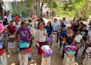 Gobierno Distrital entrega 180 ayudas humanitarias a familias del corregimiento de Bonda