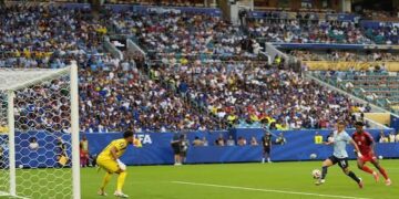 Uruguay dejó escapar la victoria ante Cabo Verde y se jugará la clasificación frente a España