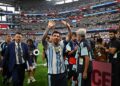 Messi hace historia y clasifica a Argentina a los dieciseisavos de final