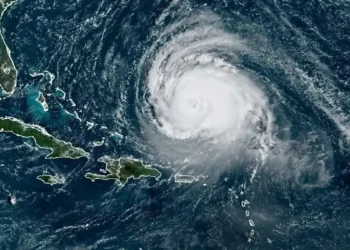 Tres ondas tropicales amenazan al Caribe con lluvias, tormentas eléctricas y fuertes vientos