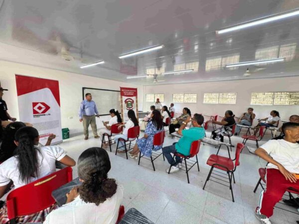 Entrega-de-dotacion-Institucion-Departamental-de-Algarrobo-Ideal-en-el-Magdalena-3-1024×768