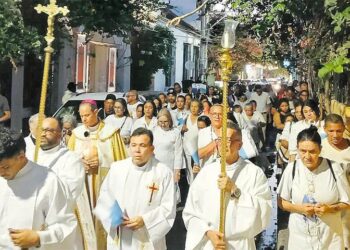 Cientos de fieles participaron en la primera peregrinación ‘LUX 2026’ para consagrar a Santa Marta