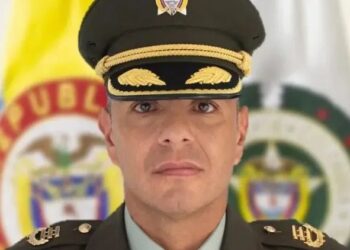 «Emboscada contra comandante de Policía deja dos uniformados heridos».