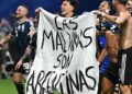 Polémica mundialista: Reino Unido pide investigar a Argentina por pancarta sobre las Malvinas tras eliminar a Inglaterra