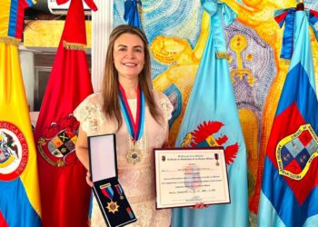 Ingrid Gómez Ceballos recibe reconocimiento nacional por su labor social en Santa Marta