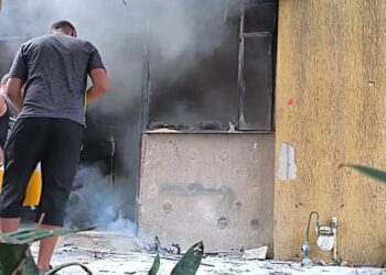Voraz incendio redujo a cenizas una vivienda en Santa Elena, en el oriente de Santa Marta
